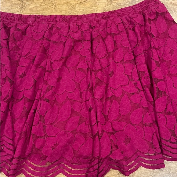 Torrid Scalloped Floral Lace Shorts - Picture 4 of 6